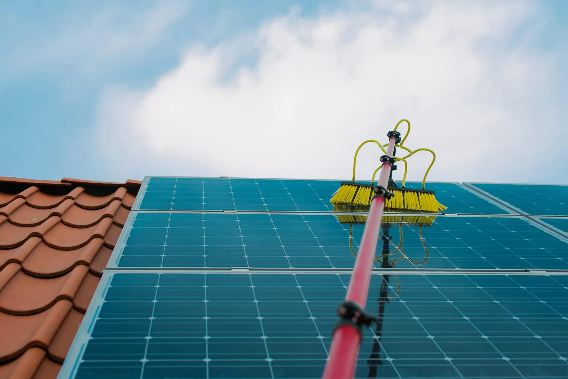 Automatisches Reinigungssystem auf einer Photovoltaikanlage